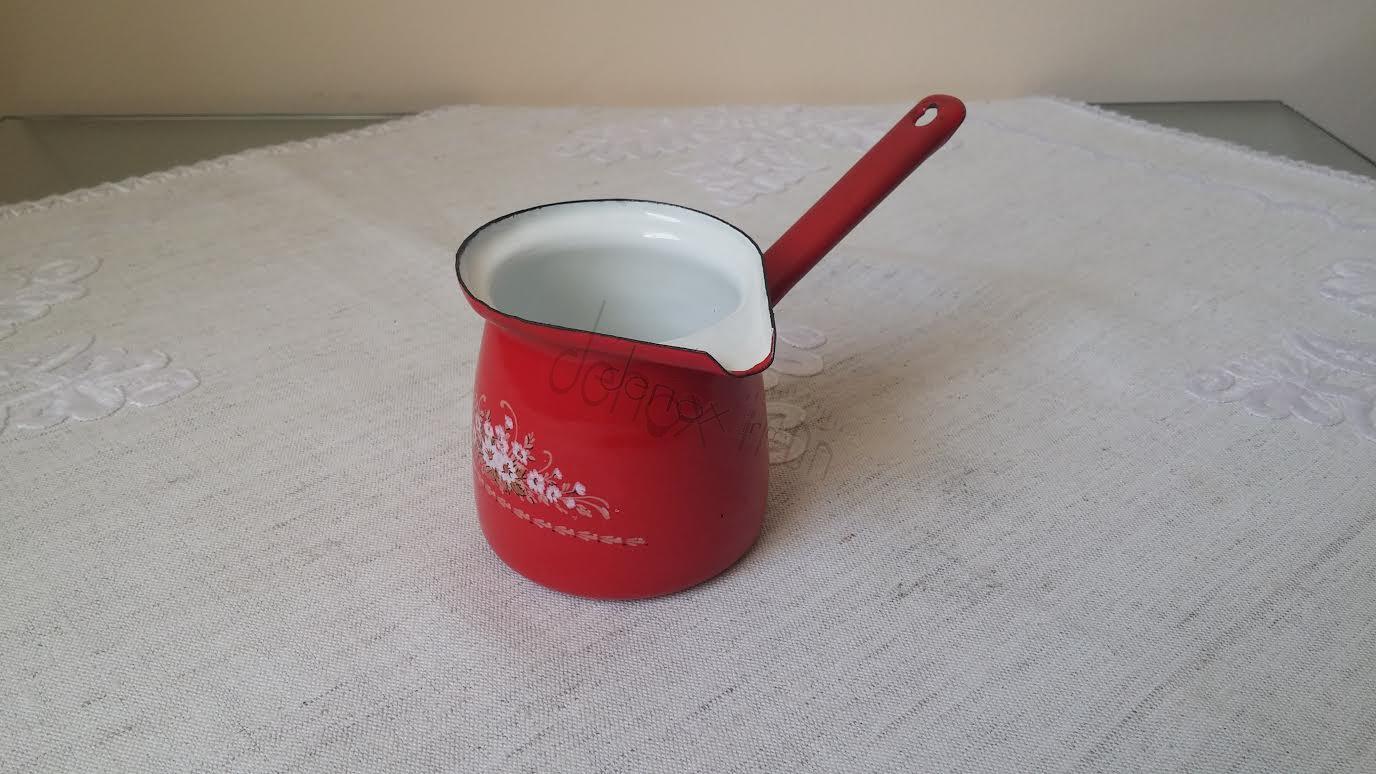 Smaltovaná džezva /oblá/ na kávu 0,75 L