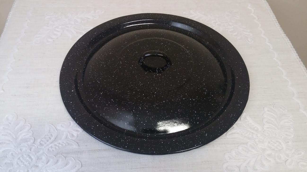 pokrievka smaltovaná čierná 44cm