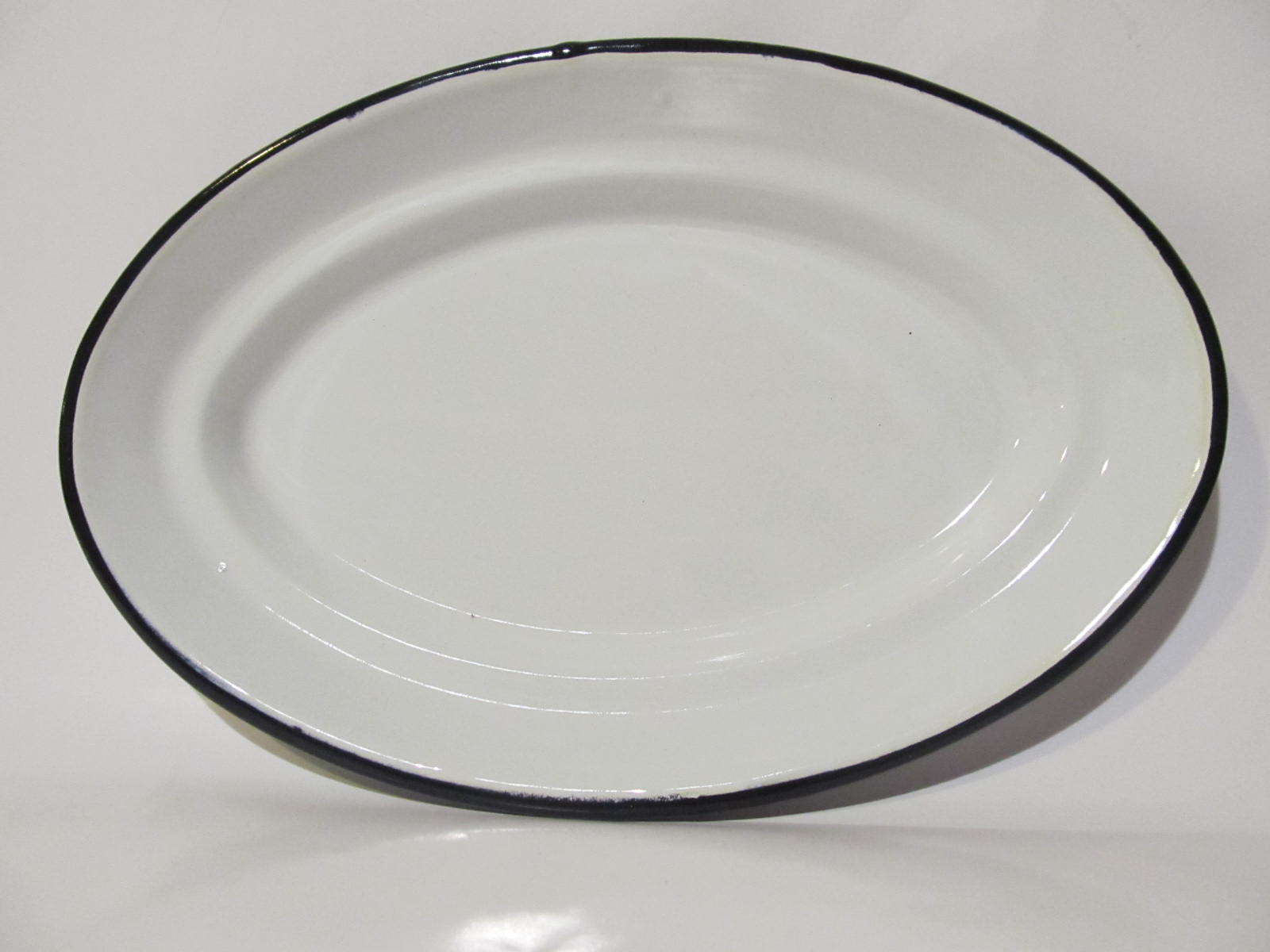 Oválny smaltovaný tanier 30 cm